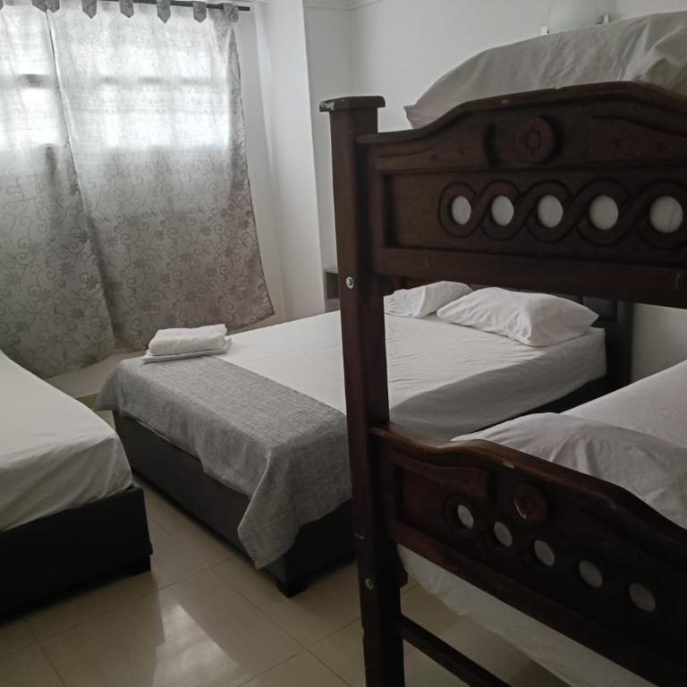 Hotel Doral Barranquilla - Habitación Familiar con baño - 3