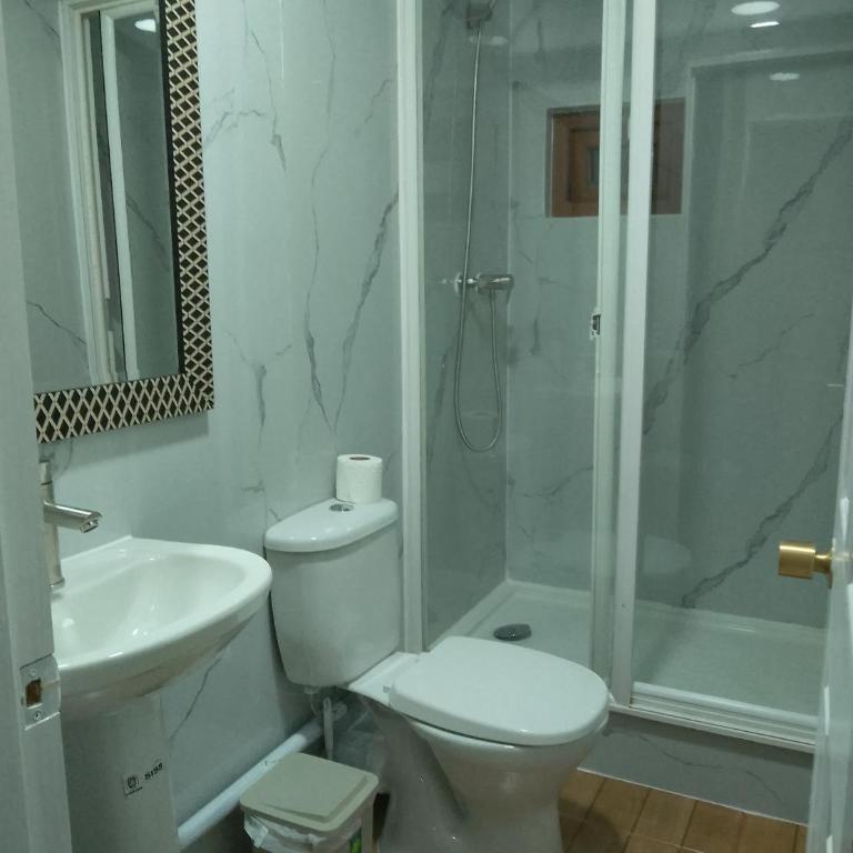 Apartamentos 22 de mayo - Two-Bedroom Apartment with City View - 9
