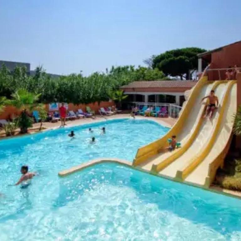 ZEcamping 3 parc aquatique piscine à 2km de la plage animaux acceptés - Casa Mobile - 1