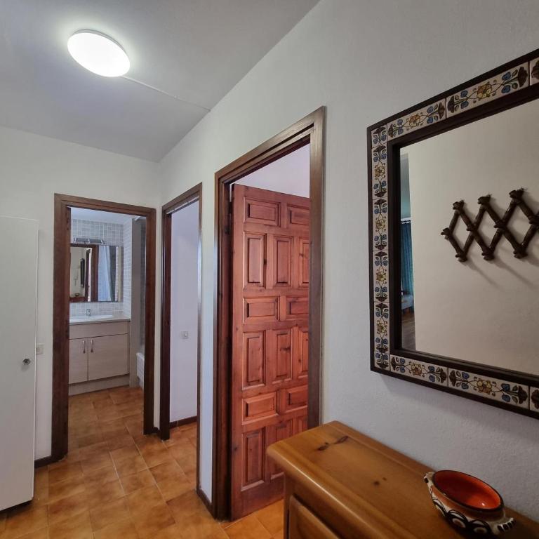Encantador Apartamento a 300m de la Playa con Terraza - Costa Brava - HISP-236-155 - Apartment - 12