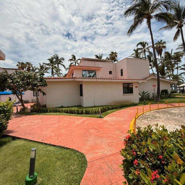 Beachside 4 bedroom Villa in Marina Fiesta, Nuevo Vallarta - Villa frente a la playa - 2