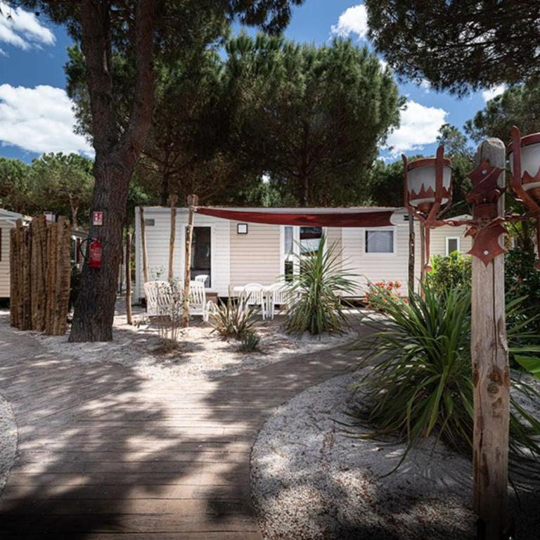 Mobil home confortable avec terrasse à Agde pour 5 personnes - API-1-52-820 - Mobile Home - 1