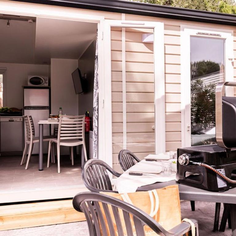 Mobil home 26m² pour 6 pers avec jacuzzi et terrasse - API-1-52-824 - Mobile Home - 2
