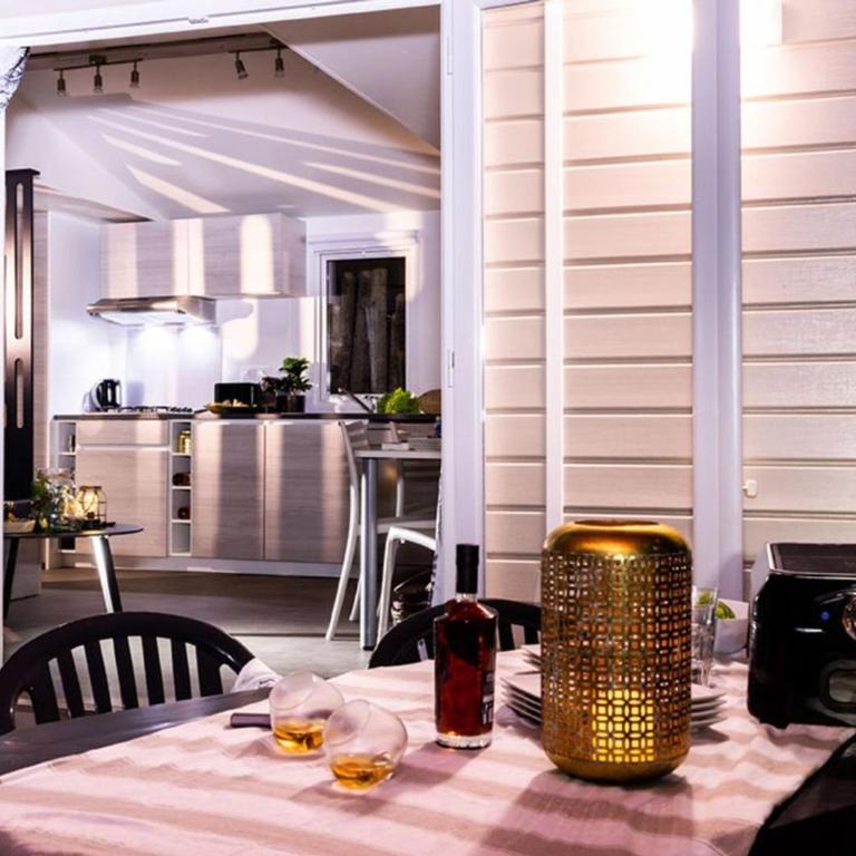 Mobil-home 6 pers avec terrasse à Agde - API-1-52-830 - Mobile Home - 3
