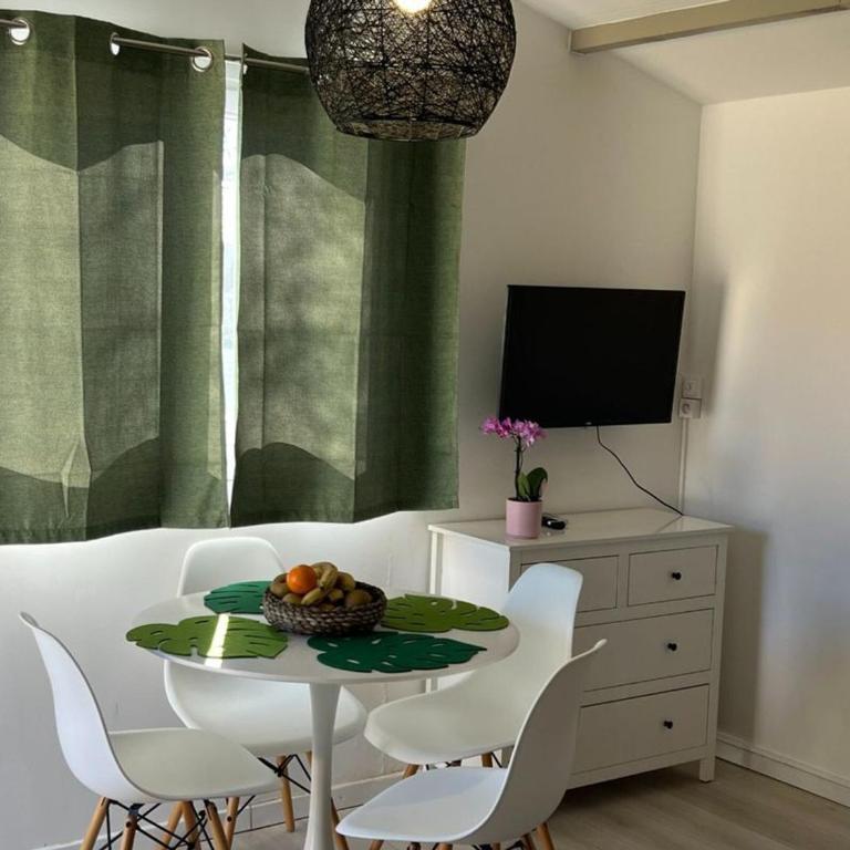 Chalet pour 4 avec Salon de Jardin - Seyne-sur-Mer - API-1-52-870 - Chalet - 6