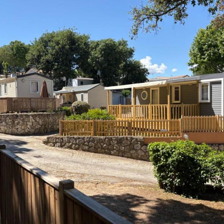 Chalet pour 4 avec Salon de Jardin - Seyne-sur-Mer - API-1-52-870 - Chalet - 12