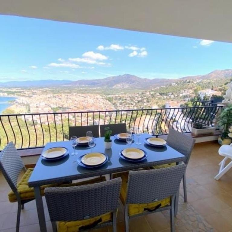 Bonito apartamento con terraza y aparcamiento privado en Roses - HISP-312-69 - Apartment - 1