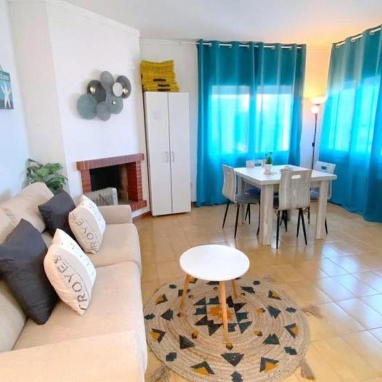 Bonito apartamento con terraza y aparcamiento privado en Roses - HISP-312-69 - Apartment - 2
