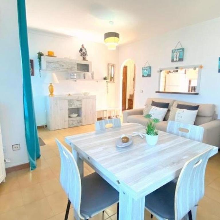 Bonito apartamento con terraza y aparcamiento privado en Roses - HISP-312-69 - Apartment - 3