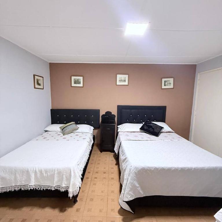 Casa hotel la 33 - Habitación Doble - 2 camas - 5