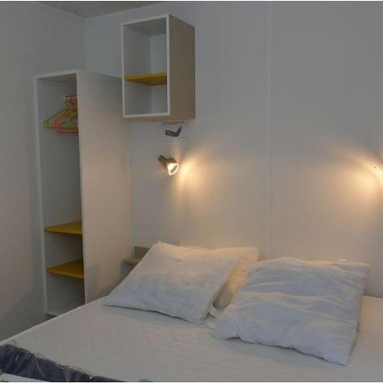 Mobil home avec terrasse et jardin, 6 personnes - API-1-52-1429 - Mobile Home - 2