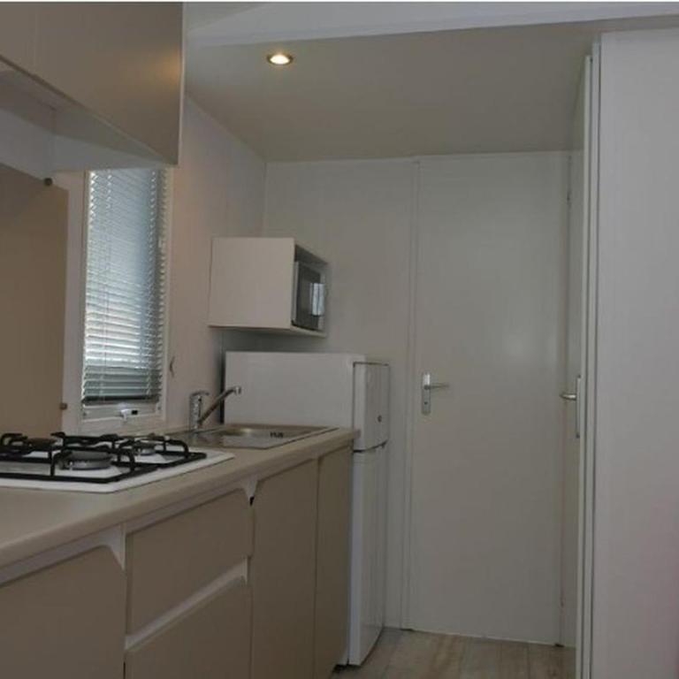Mobil home avec terrasse et jardin, 6 personnes - API-1-52-1429 - Mobile Home - 3