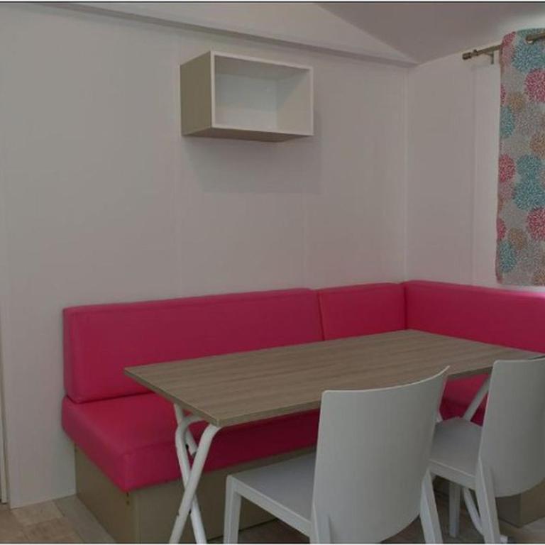 Mobil home avec terrasse et jardin, 6 personnes - API-1-52-1429 - Mobile Home - 4