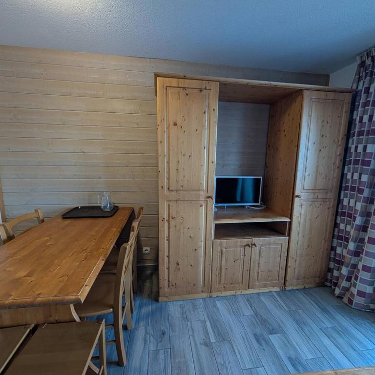Charmant 2 Pièces avec Parking et Balcon Vue Montagne - Appartement 1 Chambre - 3