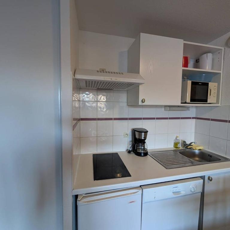 Charmant 2 Pièces avec Parking et Balcon Vue Montagne - Appartement 1 Chambre - 4