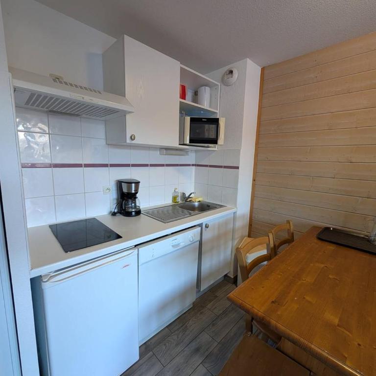 Charmant 2 Pièces avec Parking et Balcon Vue Montagne - Appartement 1 Chambre - 6