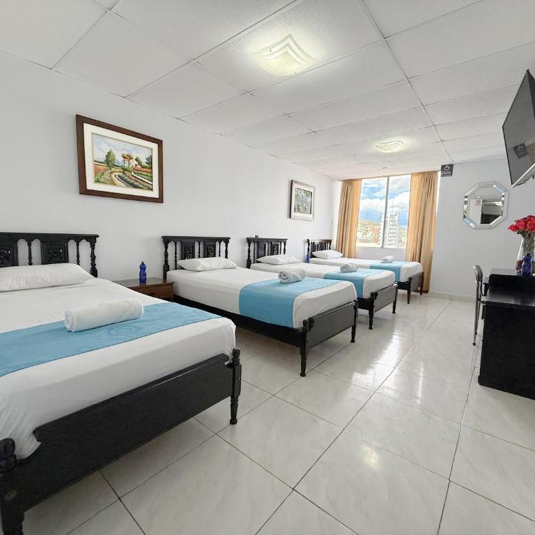 Hotel Santamaria en quito - Habitación Cuádruple Confort - 5