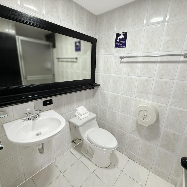 Hotel Santamaria en quito - Habitación Doble - 2 camas - 4