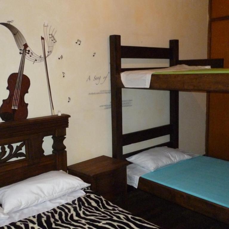 Hostal CQ Chapinero - Quadruple Room with Shared Bathroom - 8