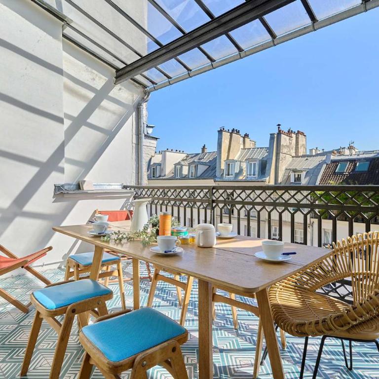 Superb flat with terrace in the centre of Paris - Three-Bedroom Apartment - 1
