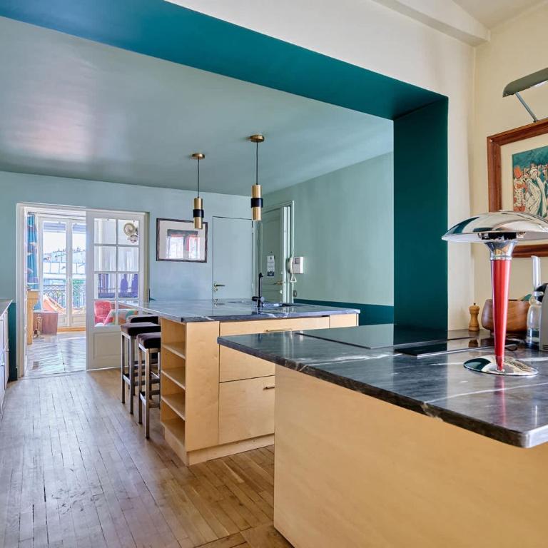 Superb flat with terrace in the centre of Paris - Three-Bedroom Apartment - 2