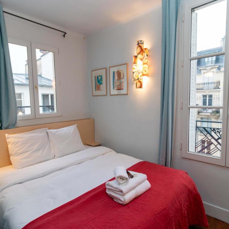 Superb flat with terrace in the centre of Paris - Three-Bedroom Apartment - 16