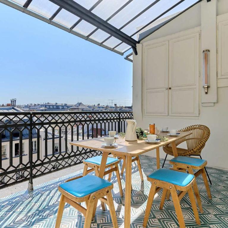 Superb flat with terrace in the centre of Paris - Three-Bedroom Apartment - 18