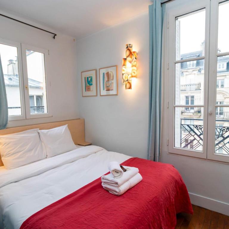Superb flat with terrace in the centre of Paris - Three-Bedroom Apartment - 23
