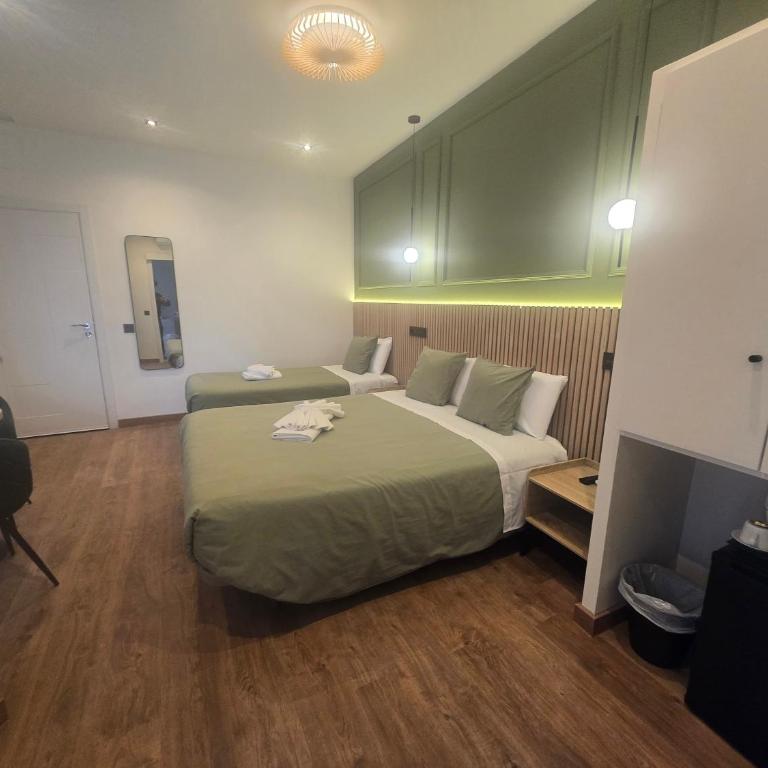 Hostal Main Street Madrid - Double Room with Extra Bed - 2