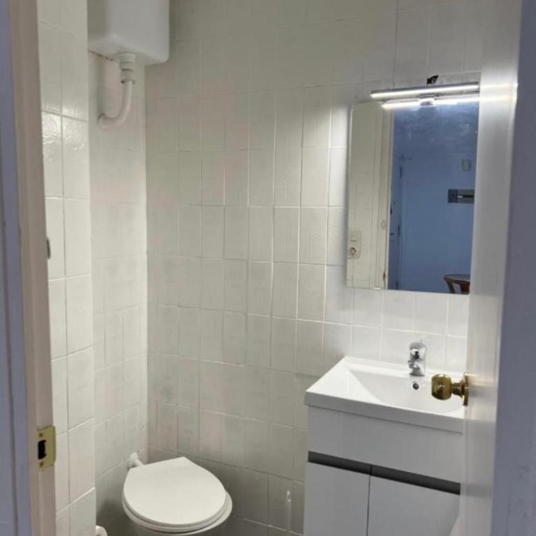 Sol Salou - Four-Bedroom Apartment with Balcony - 7