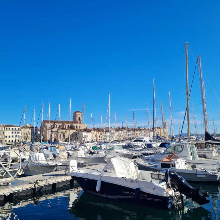 LA VELA - 2 Chambres - 70M2 - Centre Vieux-Port - 15mns à pied Plage Calanque Mugel-La Ciotat - Apartment mit 2 Schlafzimmern - 50