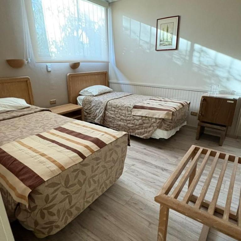 Hotel Vallenar - Triple Room with Private Bathroom - 3