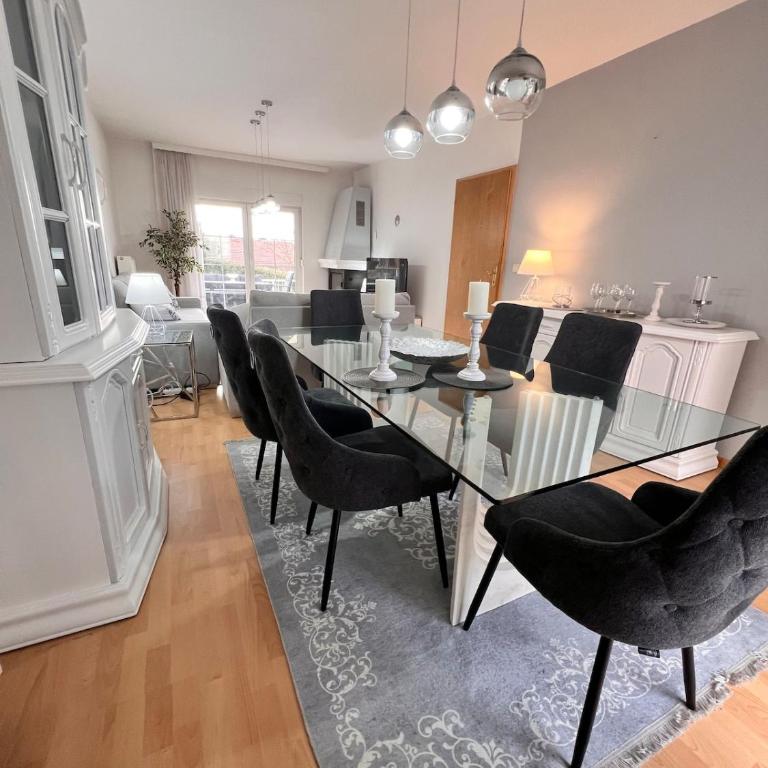 Entire House with THE BEST View and Garage - Vila sa Pogledom na Vrt - 10