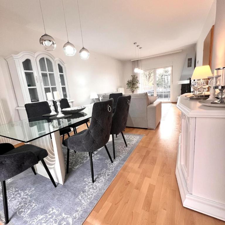 Entire House with THE BEST View and Garage - Vila sa Pogledom na Vrt - 44