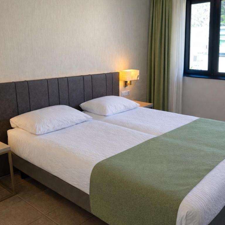Hotel Nessi Locarno - Modern Family Room with Mountain View - 6