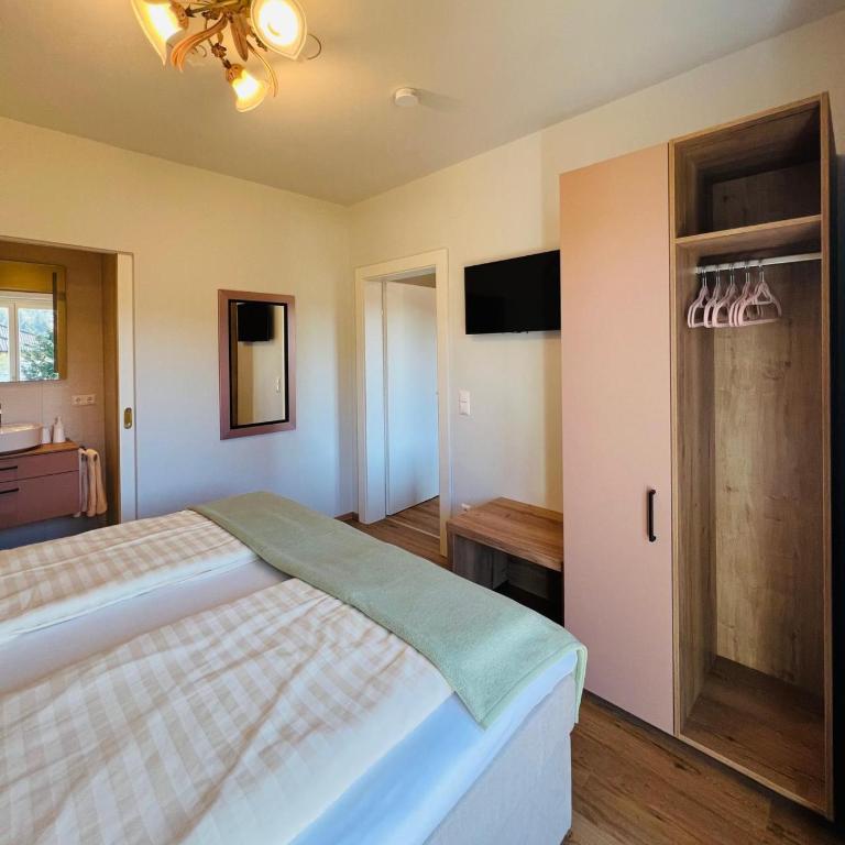 Haus Golker Ferienwohnungen & Frühstückspension - Apartment mit 1 Schlafzimmer und Balkon - 1