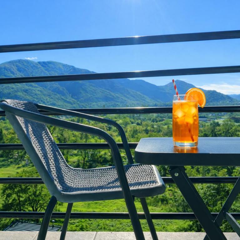 Hotel Nessi Locarno - Camera Matrimoniale Comfort con Balcone - 5