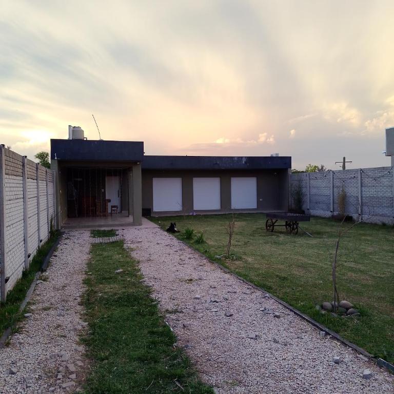 Quincho Monoambiente Con Parrilla - Casa con 1 dormitorio - 2