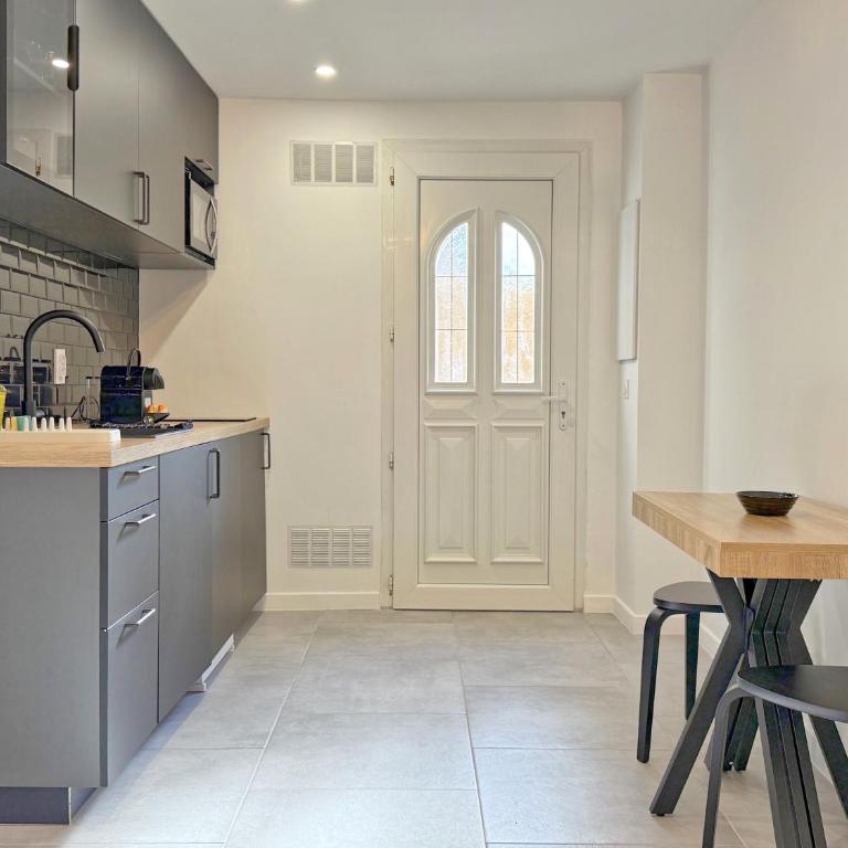 L'Esterel Appartements Plage 450m & Gare Saint-Raphael 950m - Apartment with Terrace - 2