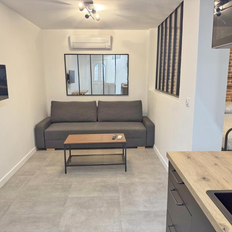 L'Esterel Appartements Plage 450m & Gare Saint-Raphael 950m - Apartment with Terrace - 4