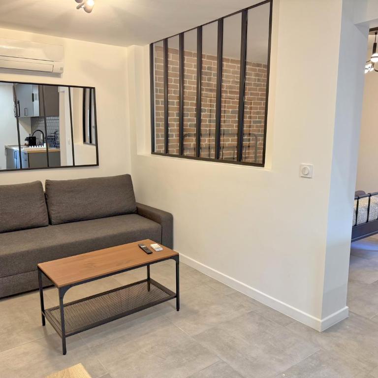 L'Esterel Appartements Plage 450m & Gare Saint-Raphael 950m - Apartment with Terrace - 22