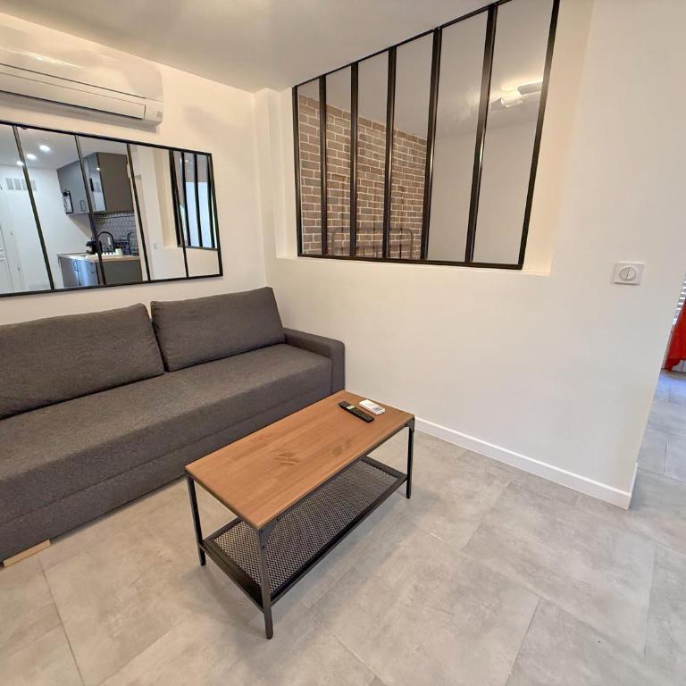 L'Esterel Appartements Plage 450m & Gare Saint-Raphael 950m - Apartment with Terrace - 11