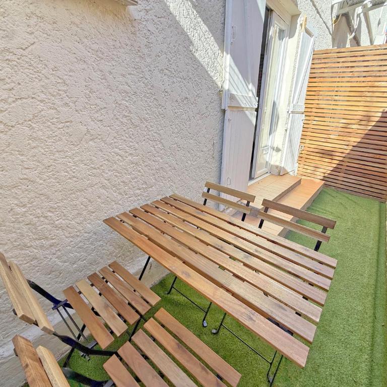 L'Esterel Appartements Plage 450m & Gare Saint-Raphael 950m - Apartment with Terrace - 20