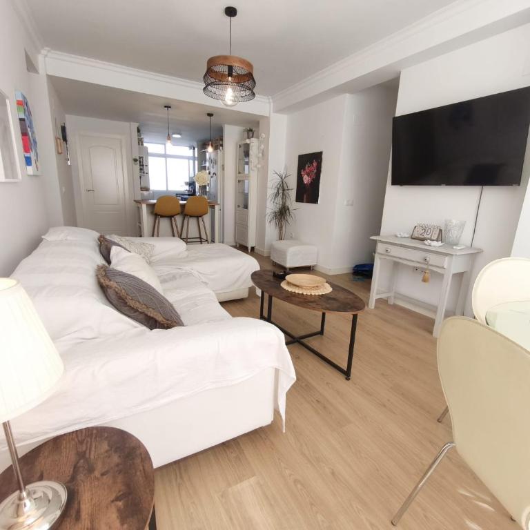 Bonito apartamento céntrico al lado del mar - Three-Bedroom Apartment - 7
