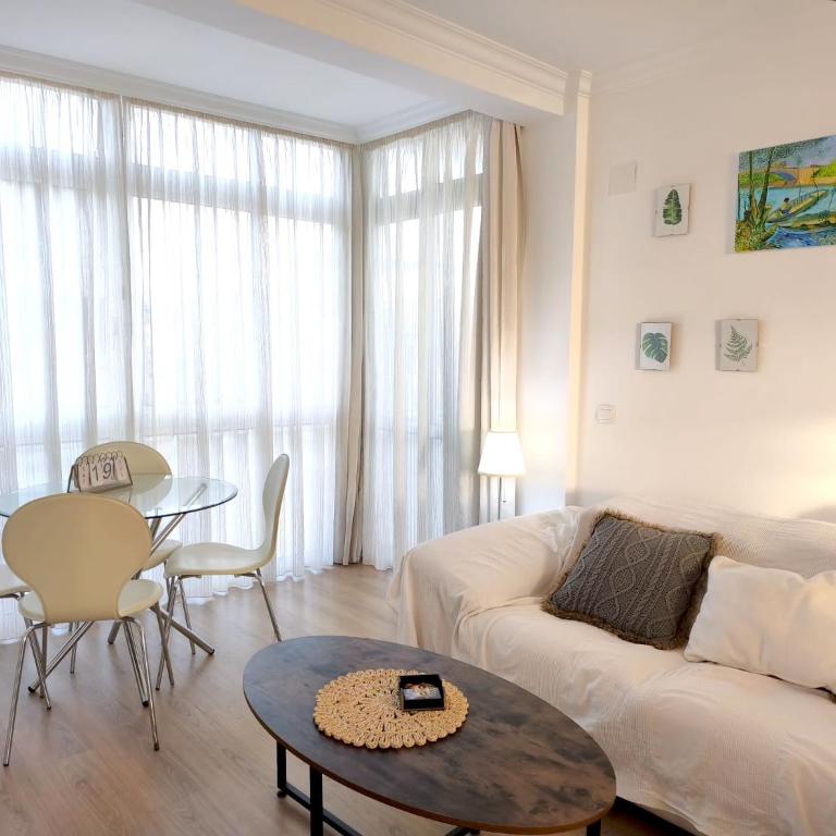 Bonito apartamento céntrico al lado del mar - Three-Bedroom Apartment - 8