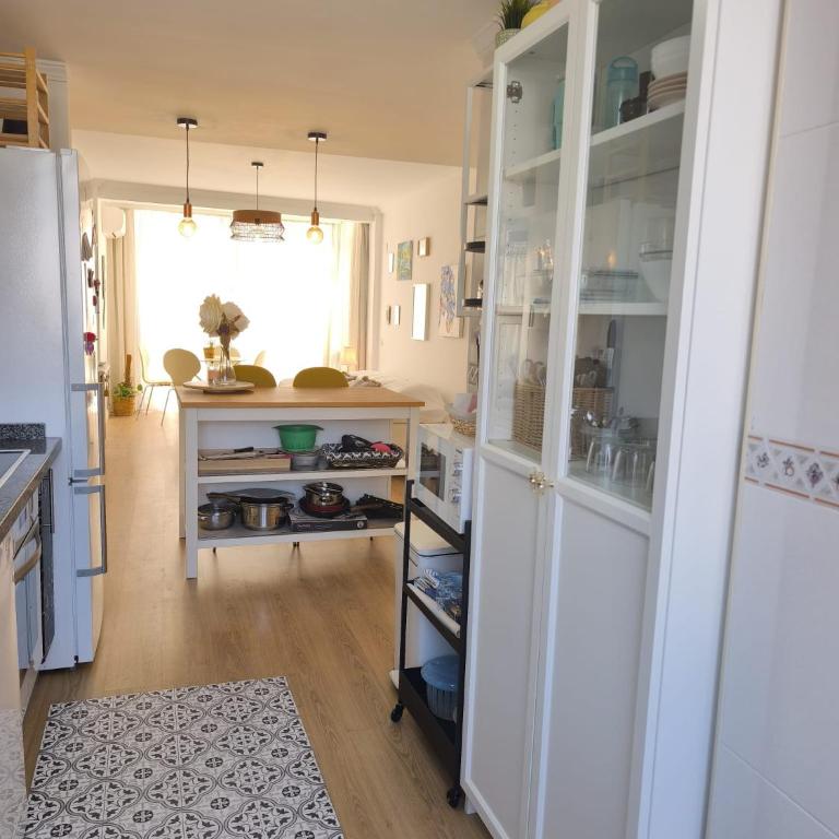 Bonito apartamento céntrico al lado del mar - Three-Bedroom Apartment - 9
