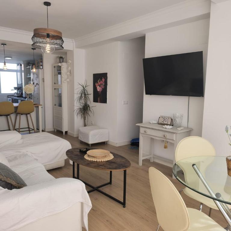 Bonito apartamento céntrico al lado del mar - Three-Bedroom Apartment - 12