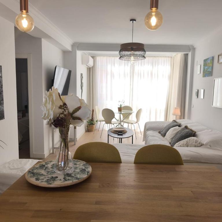 Bonito apartamento céntrico al lado del mar - Three-Bedroom Apartment - 15