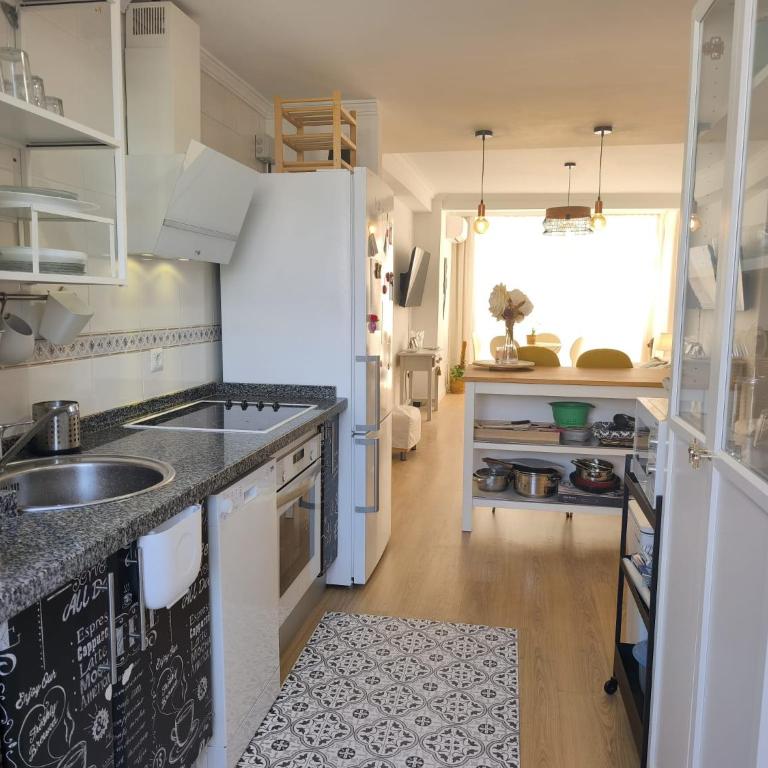 Bonito apartamento céntrico al lado del mar - Three-Bedroom Apartment - 19