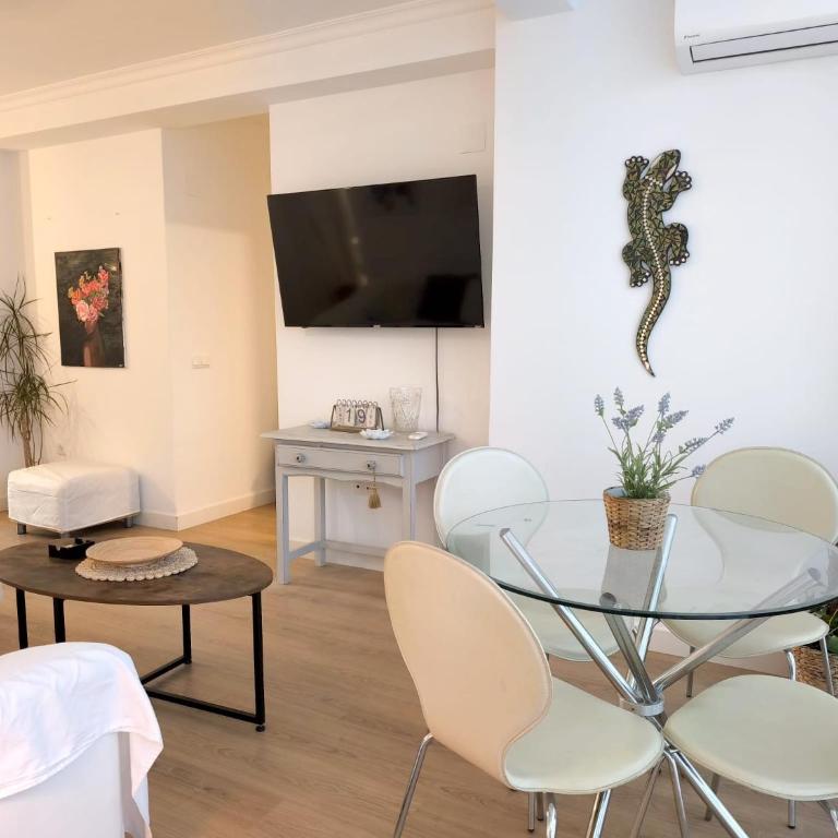 Bonito apartamento céntrico al lado del mar - Three-Bedroom Apartment - 23